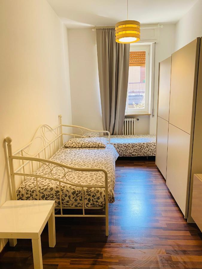 Appartmentslapiazzetta -1-2-6 Sesto Calende Luaran gambar