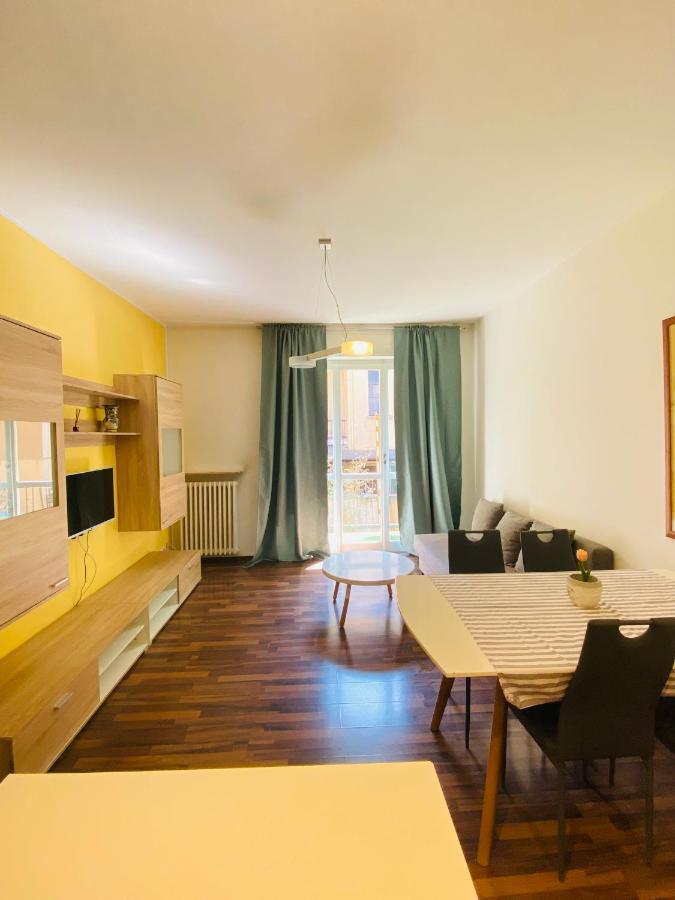 Appartmentslapiazzetta -1-2-6 Sesto Calende Luaran gambar